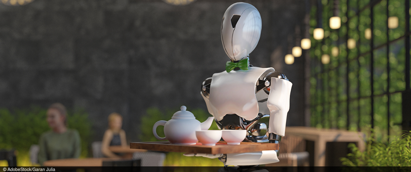 Bild eines Roboters der ein Tablet mit Tassen trägt
