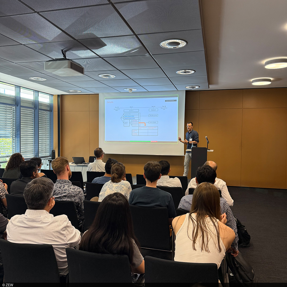 Tobias Salz im Vortrag