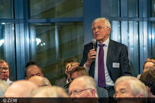 Audience question during Isabel Schnabel's presentation at ZEW