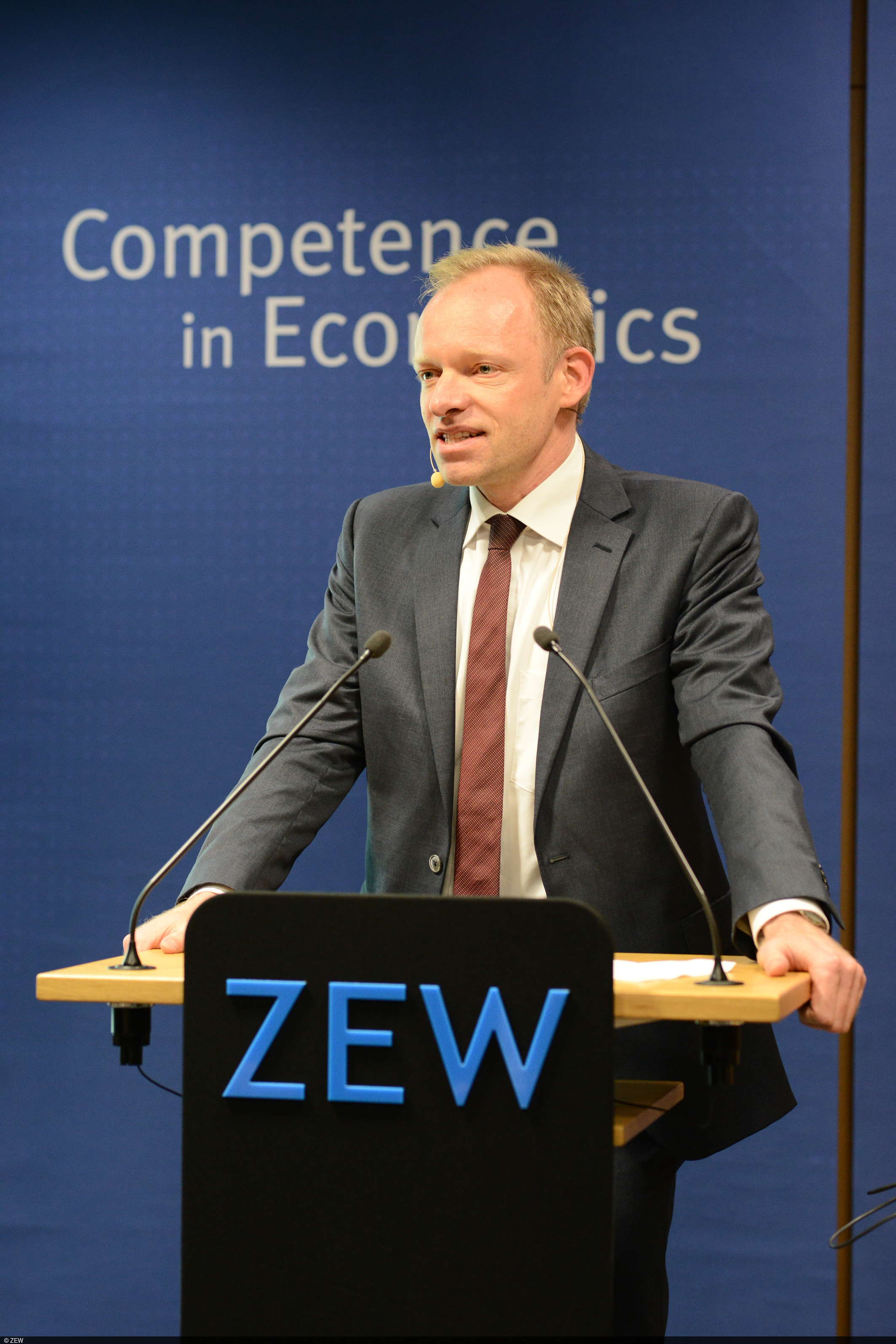 ZEW Präsident Clemens Fuest thematisiert drängende Probleme der Eurozone 