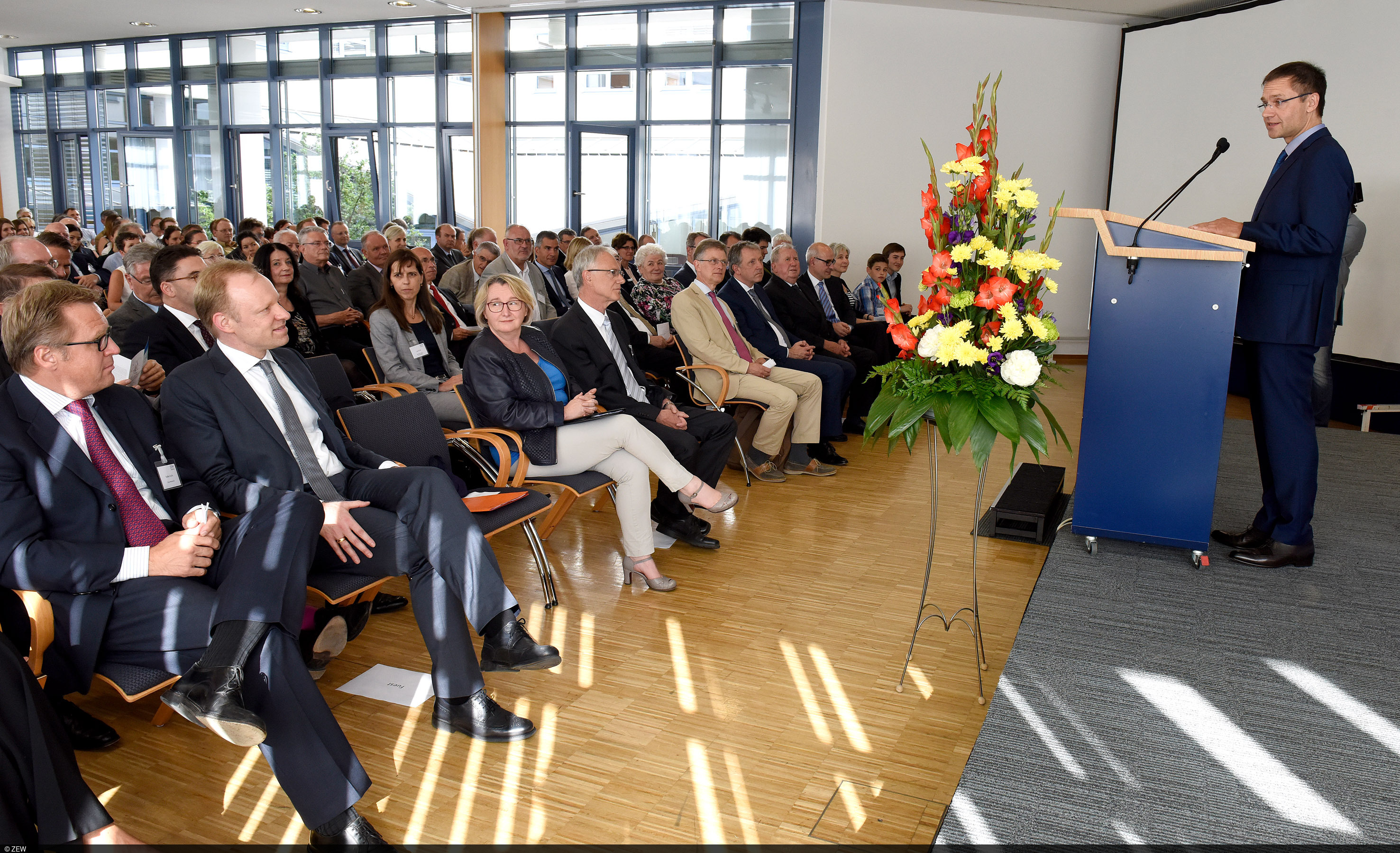 Thomas Kohl spricht zu den Gästen des Festaktes zur Amtsübergabe der ZEW-Präsidentschaft