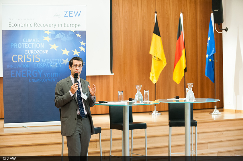 Nicolas Carrot during his lecture at the ZEW Lunch Debate in Brussels