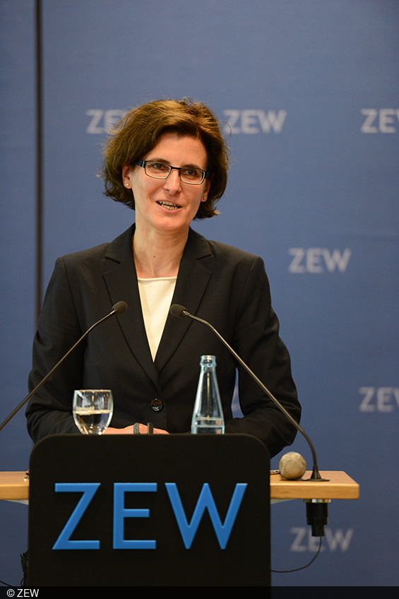 ZEW-Ökonomin Prof. Dr. Irene Bertschek während ihres Vortrags beim ZEW Wirtschaftsforum