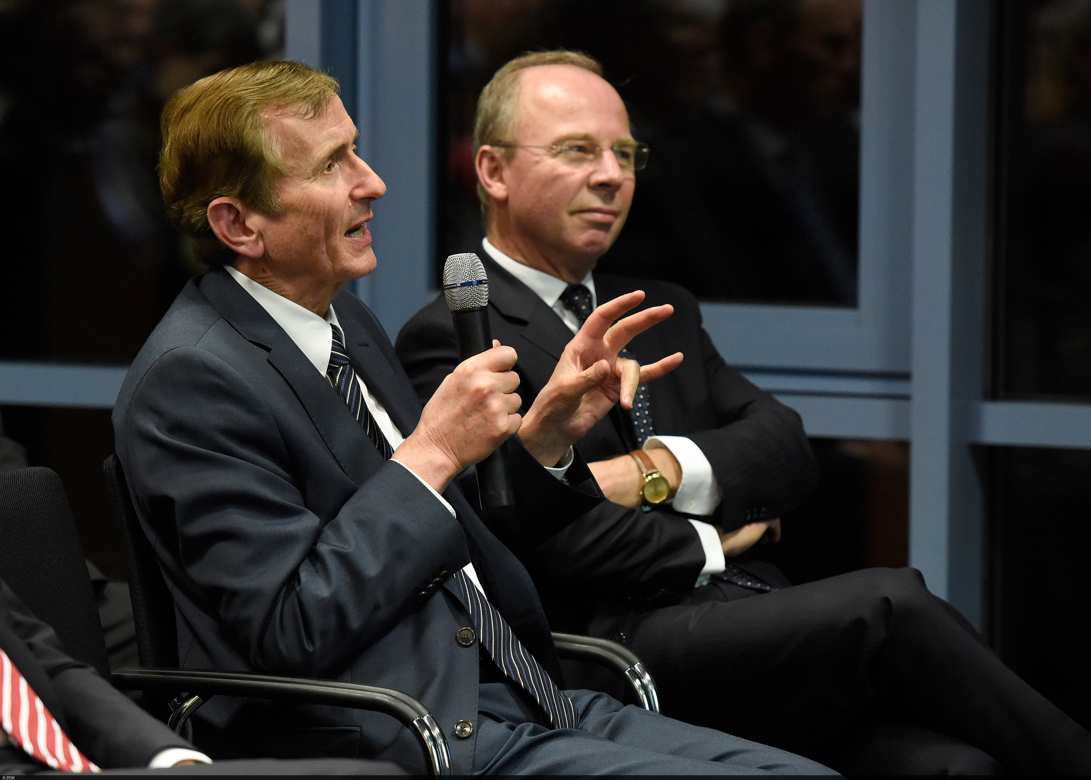 Christoph Schmidt presents the annual report 2016/17 of the Council of Economic Experts at ZEW