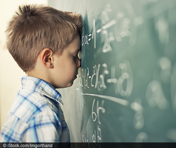 Zusätzlicher Leistungsdruck in der vierten Klasse wirkt sich negativ auf das Wohlbefinden und die Lernfreude von Schüler/innen aus.