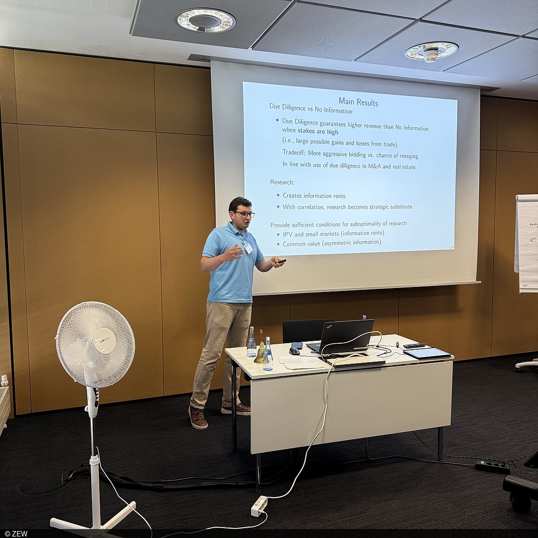 Ferdinand Pieroth in his lecture at the Market Design Workshop 2025 at ZEW.