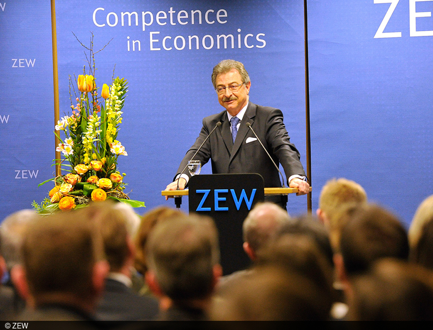 Dieter Kempf during his lecture at ZEW on the role of data in the next century