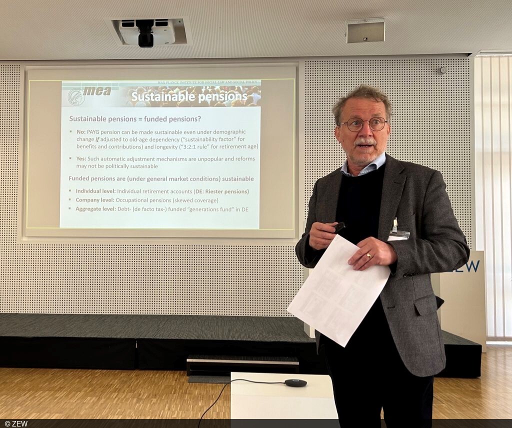 Photo of Axel Börsch-Supan during his keynote