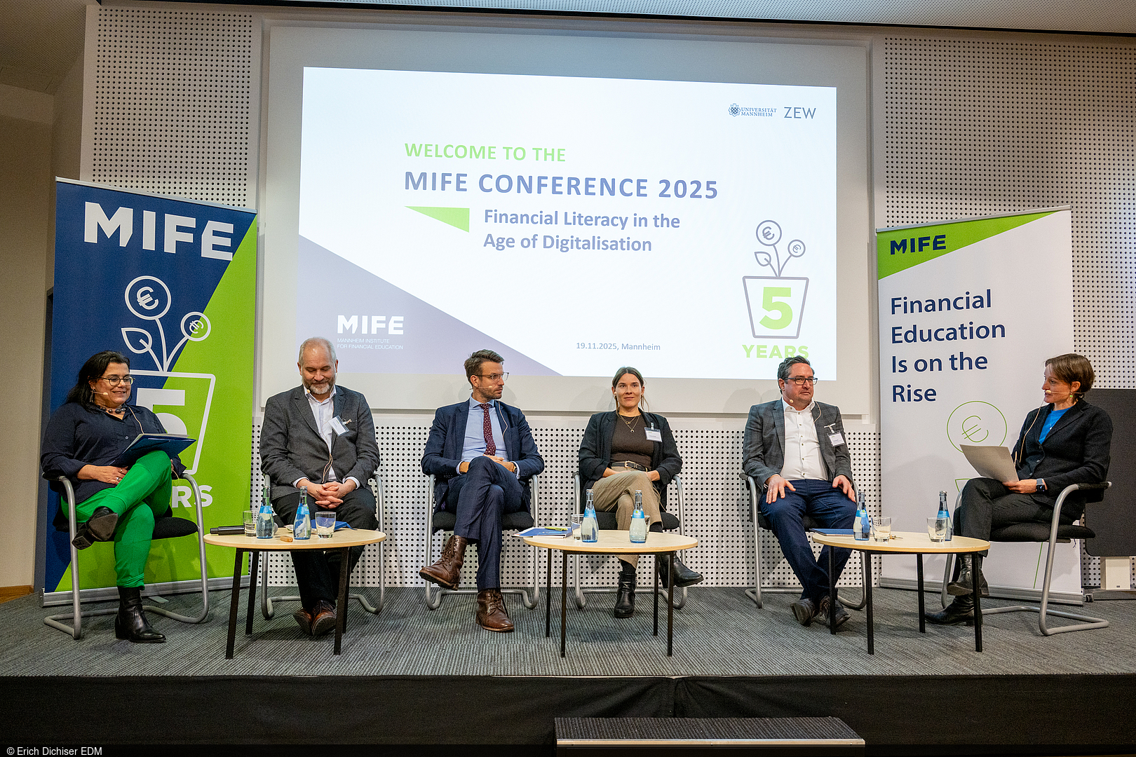 Podiumsdiskussion auf der MIFE-Konferenz 2025