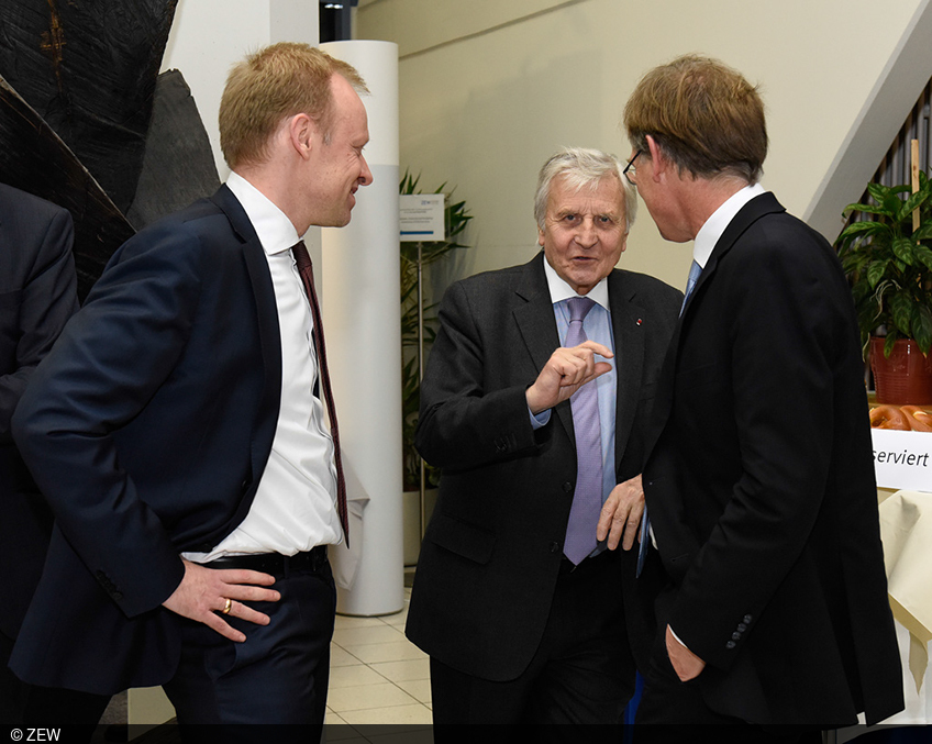 Professor Clemens Fuest, Jean-Claude Trichet and Professor Ernst-Ludwig von Thadden in conversation