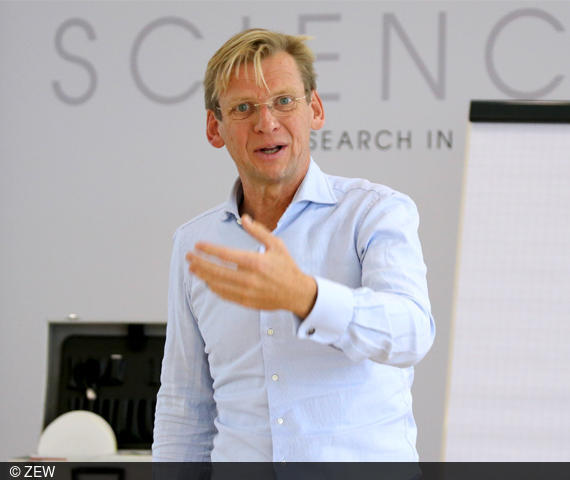 Prof. Dr. Piet Eichholtz beim Keynote-Vortrag