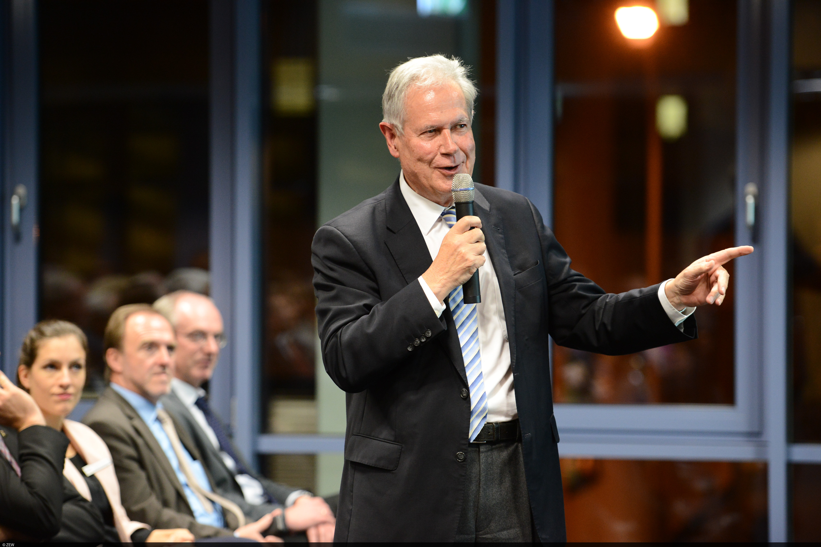 ZEW Präsident Clemens Fuest thematisiert drängende Probleme der Eurozone 