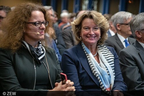 Economic expert Isabel Schnabel and BW-Bank board member Claudia Diem at ZEW