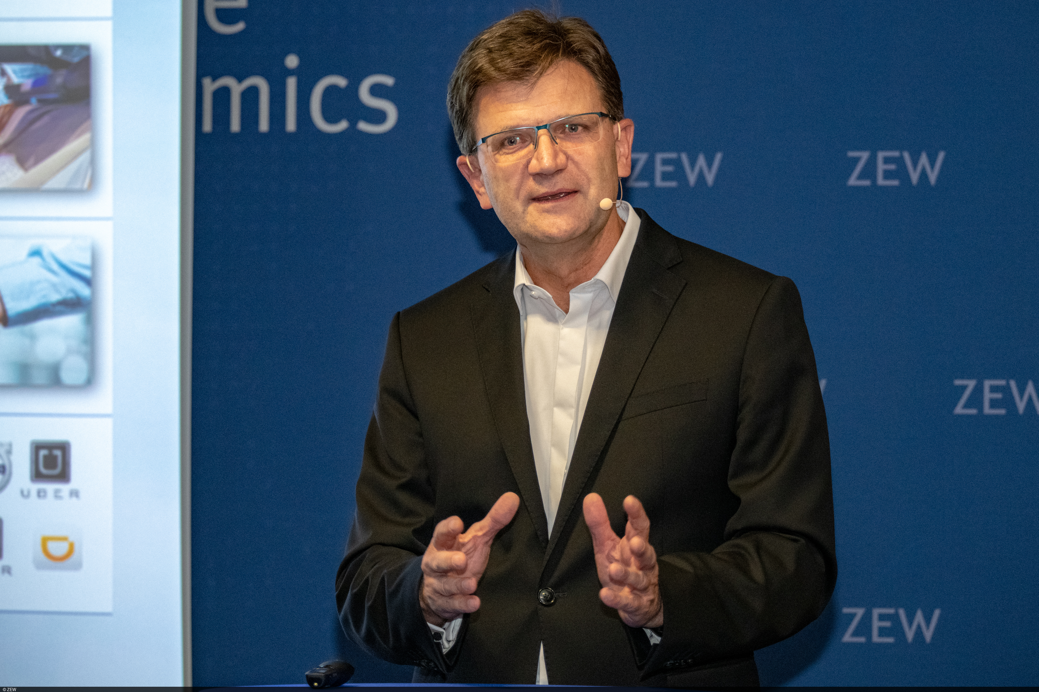 BMW board member Klaus Fröhlich lectures on the future of the automotive industry at ZEW.
