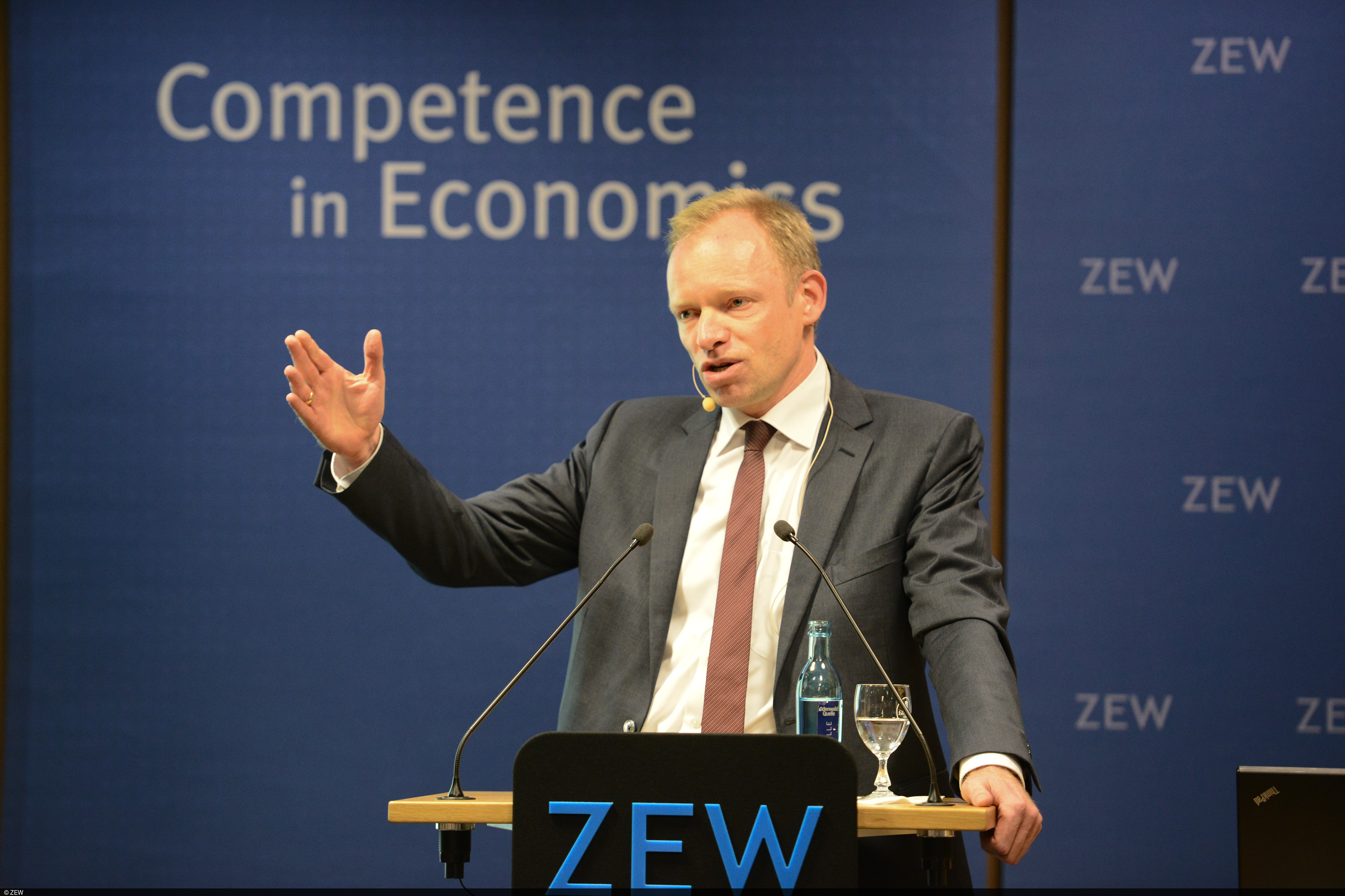 ZEW Präsident Clemens Fuest thematisiert drängende Probleme der Eurozone 