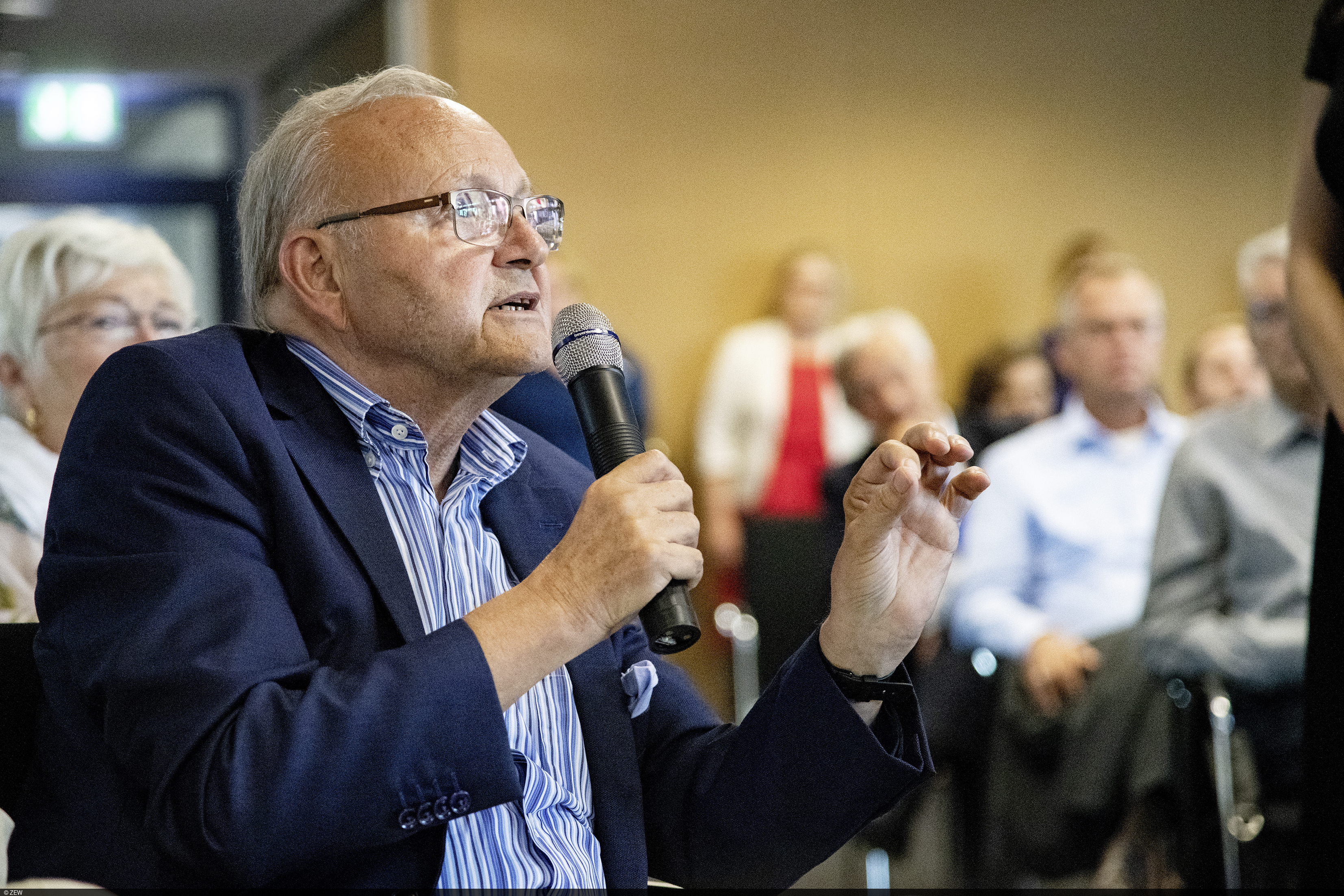 Die Gäste des ZEW beteiligen sich rege an der Fragerunde im Anschluss an den Vortrag.