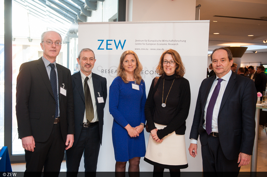 Group photo of the discussant and moderator