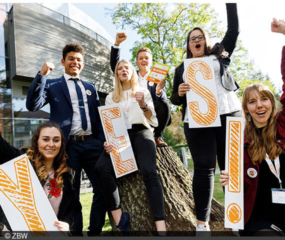 Gruppenbild des Siegerteams des YES! – Young Economic Summit 2018