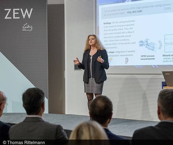 DB-Vorständin Sabina Jeschke spricht am ZEW über Chancen und Herausforderungen der KI.
