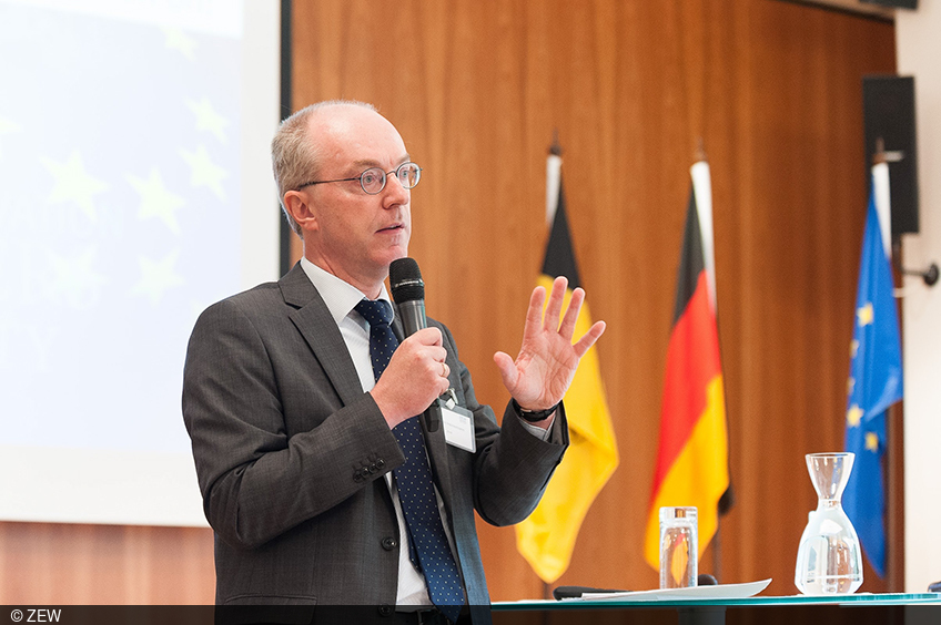 Professor Friedrich Heinemann during his lecture at the ZEW Lunch Debate in Brussels