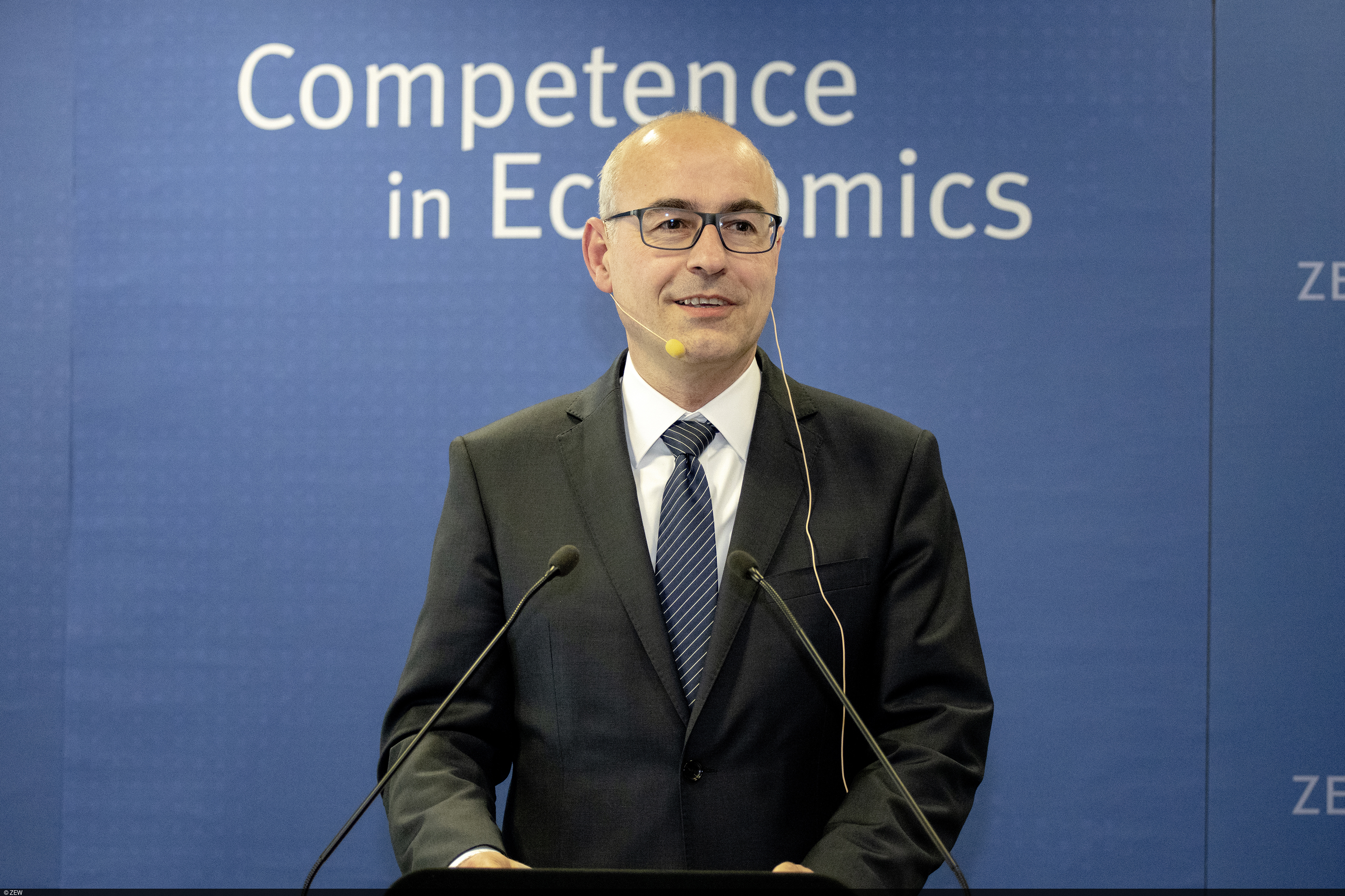 ZEW-Präsident Achim Wambach begrüßt Bundesbankpräsident Jens Weidmann am ZEW