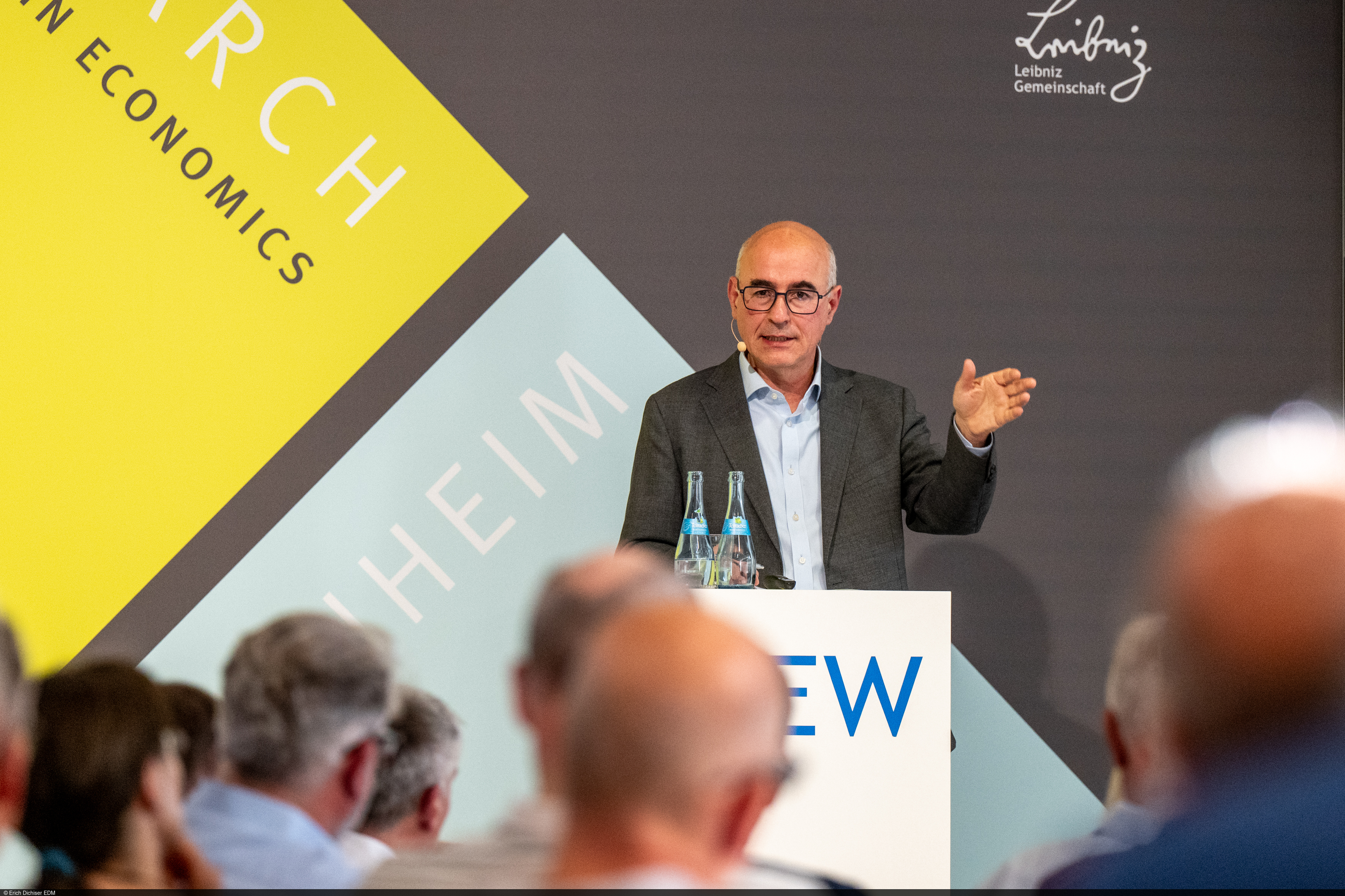 ZEW-Präsident Achim Wambach bei Wirtschaftspolitik aus erster Hand mit Yasmin Fahimi