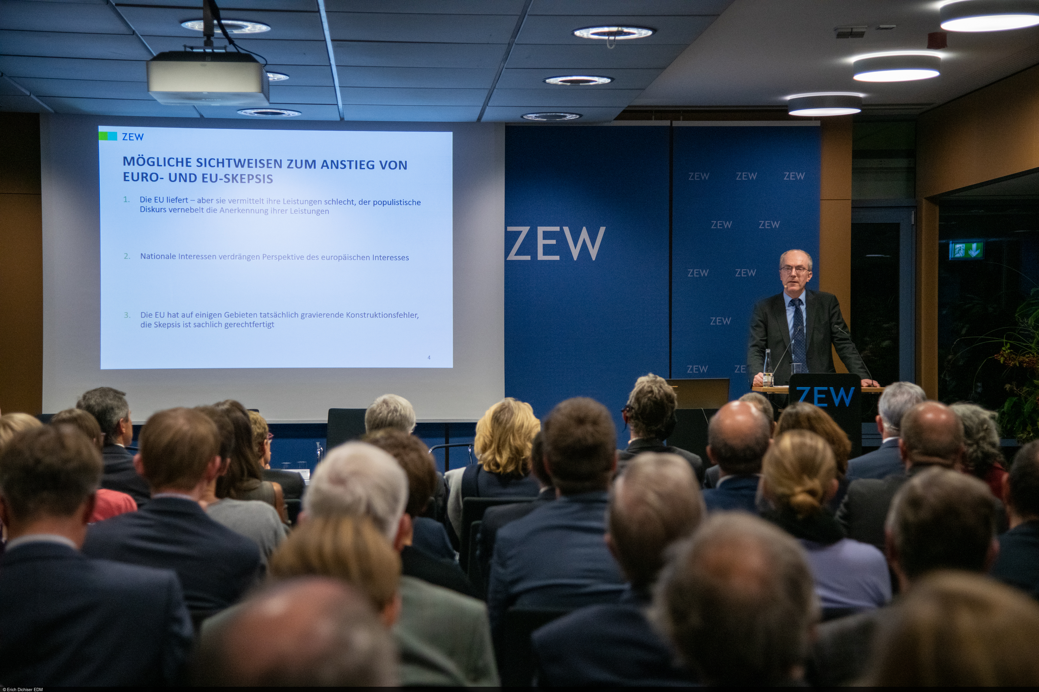 In der Podiumsdiskussion am ZEW wird eine politische Neuausrichtung der EU diskutiert.