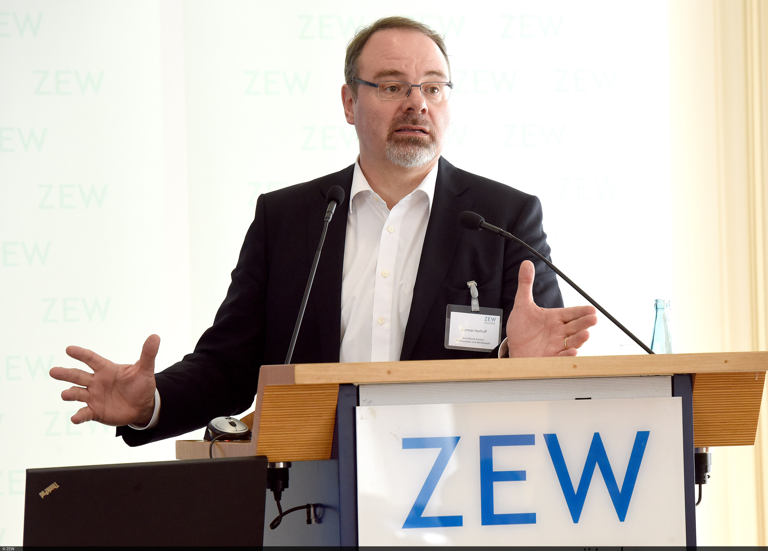 Dietmar Harhoff beim ZEW-Wirtschaftsforum zum Thema neue Regeln für die digitale Wirtschaft