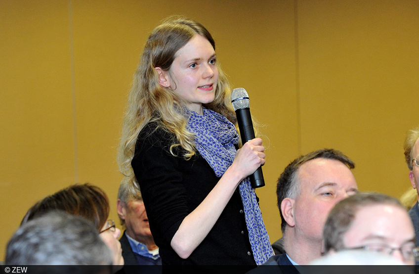 Audience question during Dieter Kempf's lecture on data as the currency of the future