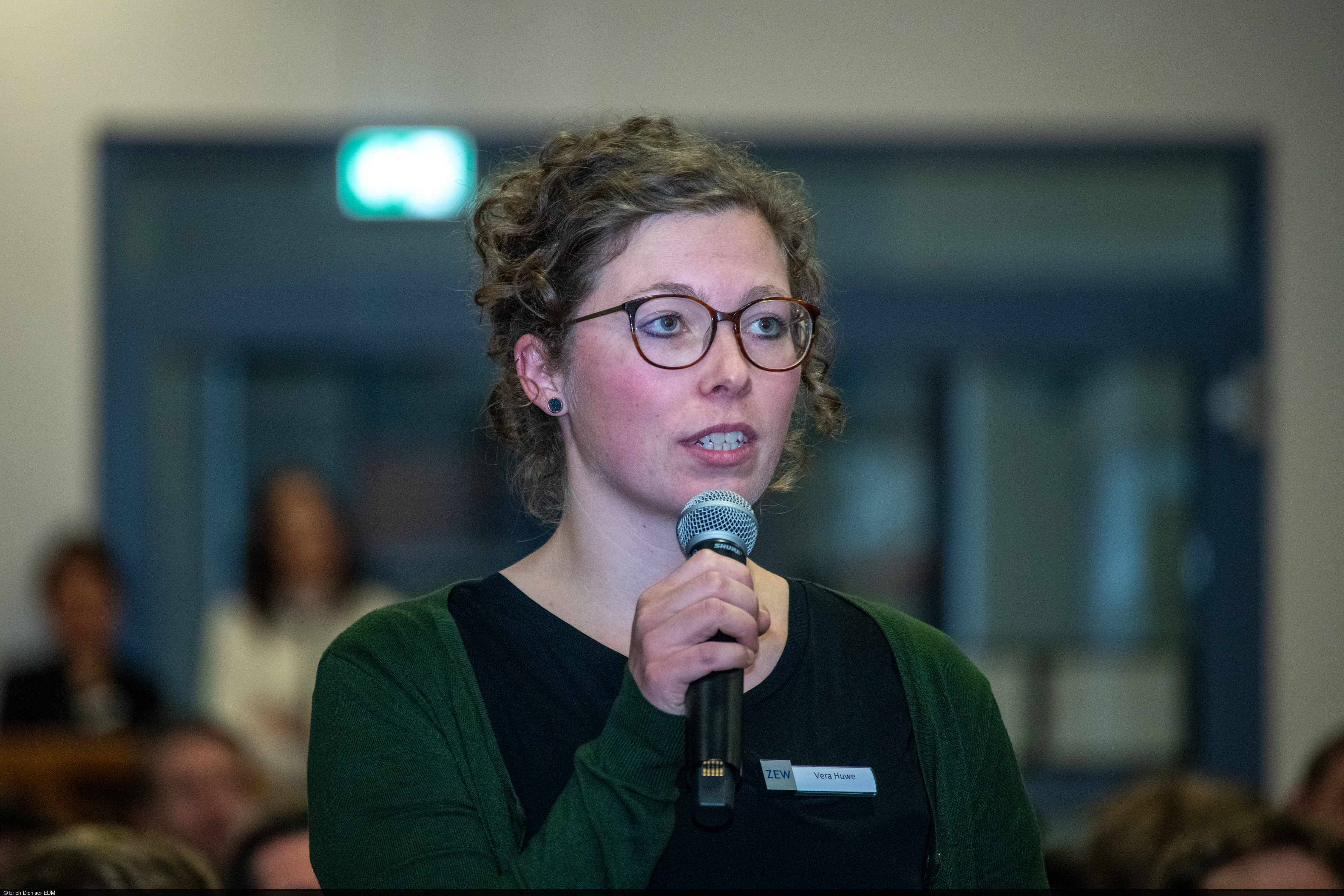 Auch ZEW-Wissenschaftlerin Vera Huwe klinkt sich in die Debatte über Klimapolitik und Energiewende ein.