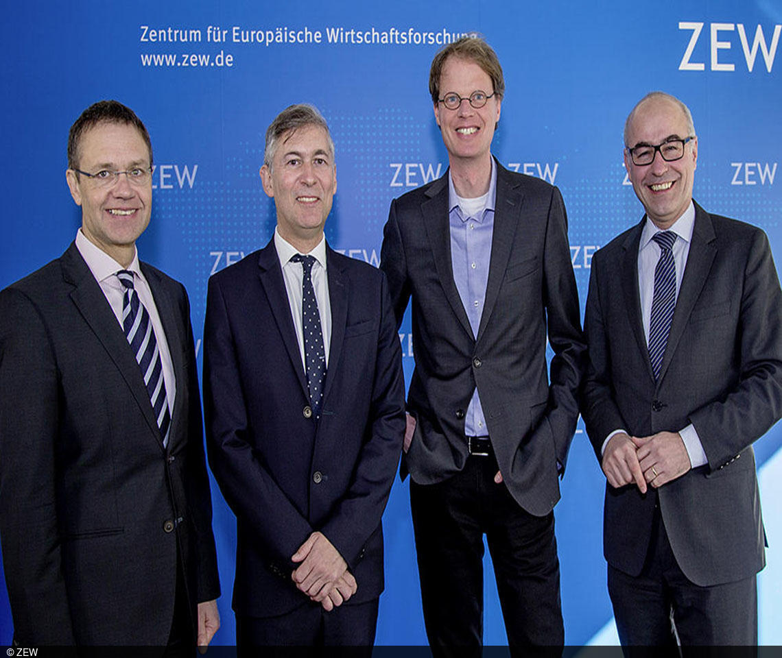 Thomas Kohl, kaufmännischer ZEW-Direktor, Prof. Dr. Kai A. Konrad, Prof. Dr. Axel Ockenfels und ZEW-Präsident Prof. Achim Wambach, PhD (v.r.).