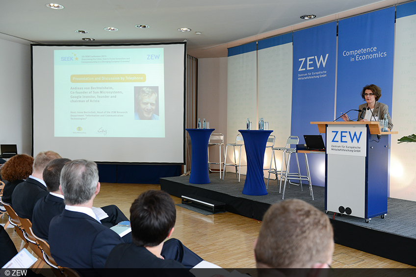 Prof. Dr. Irene Bertschek auf der fünften SEEK-Konferenz.