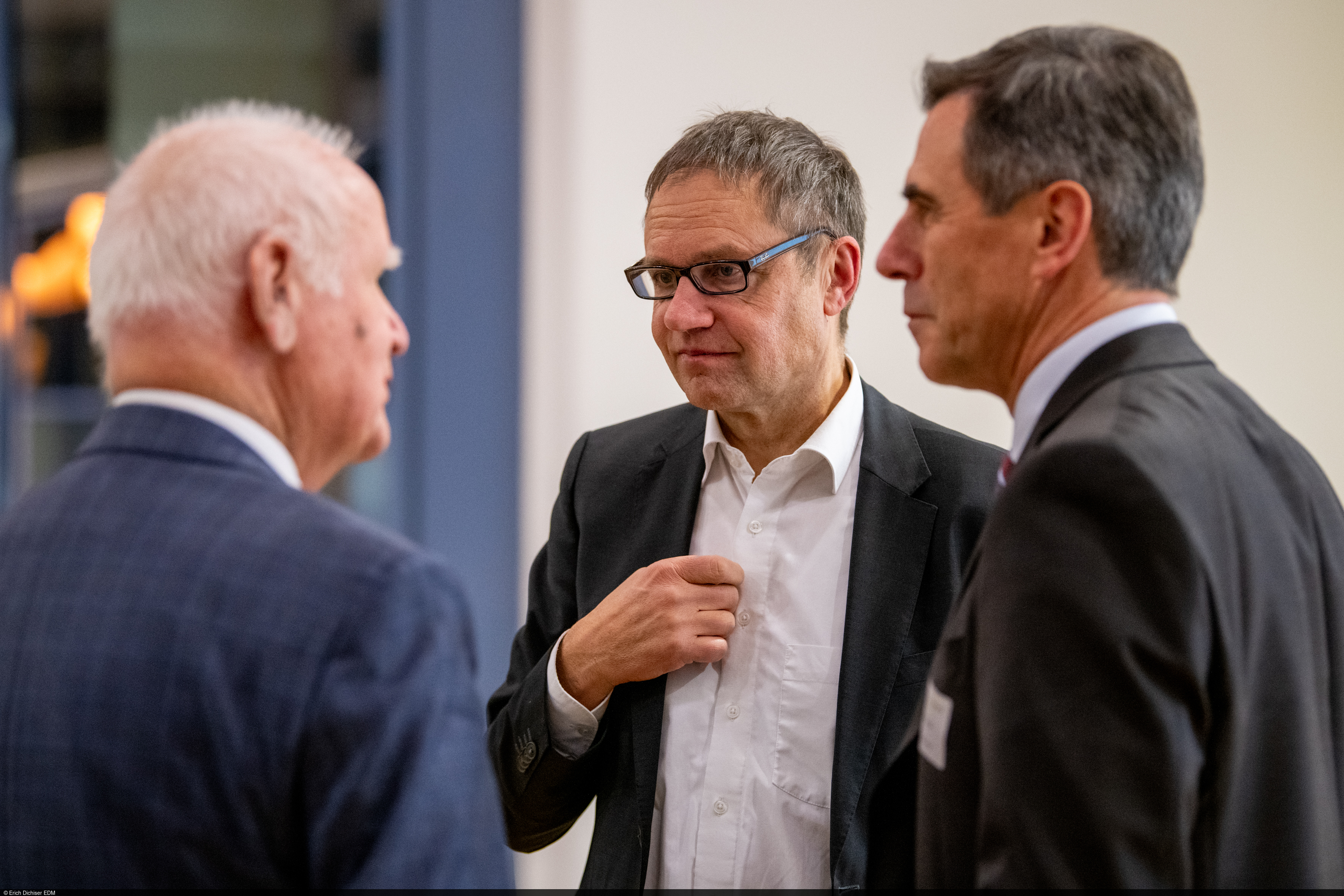Thomas Kohl in conversation with Dr. Manfred Fuchs and Dr. Ralf Krieger.