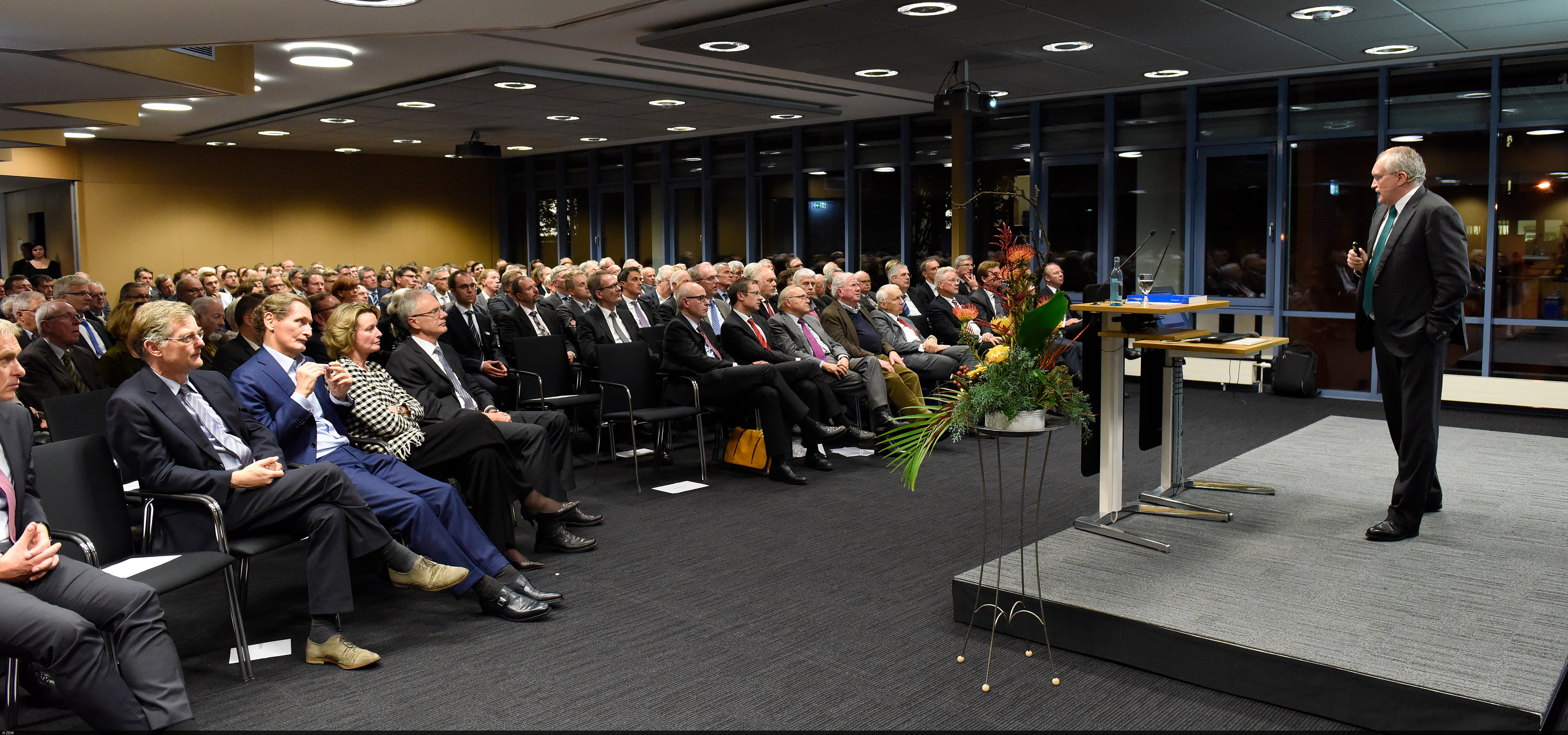 Christoph Schmidt presents the annual report 2016/17 of the Council of Economic Experts at ZEW