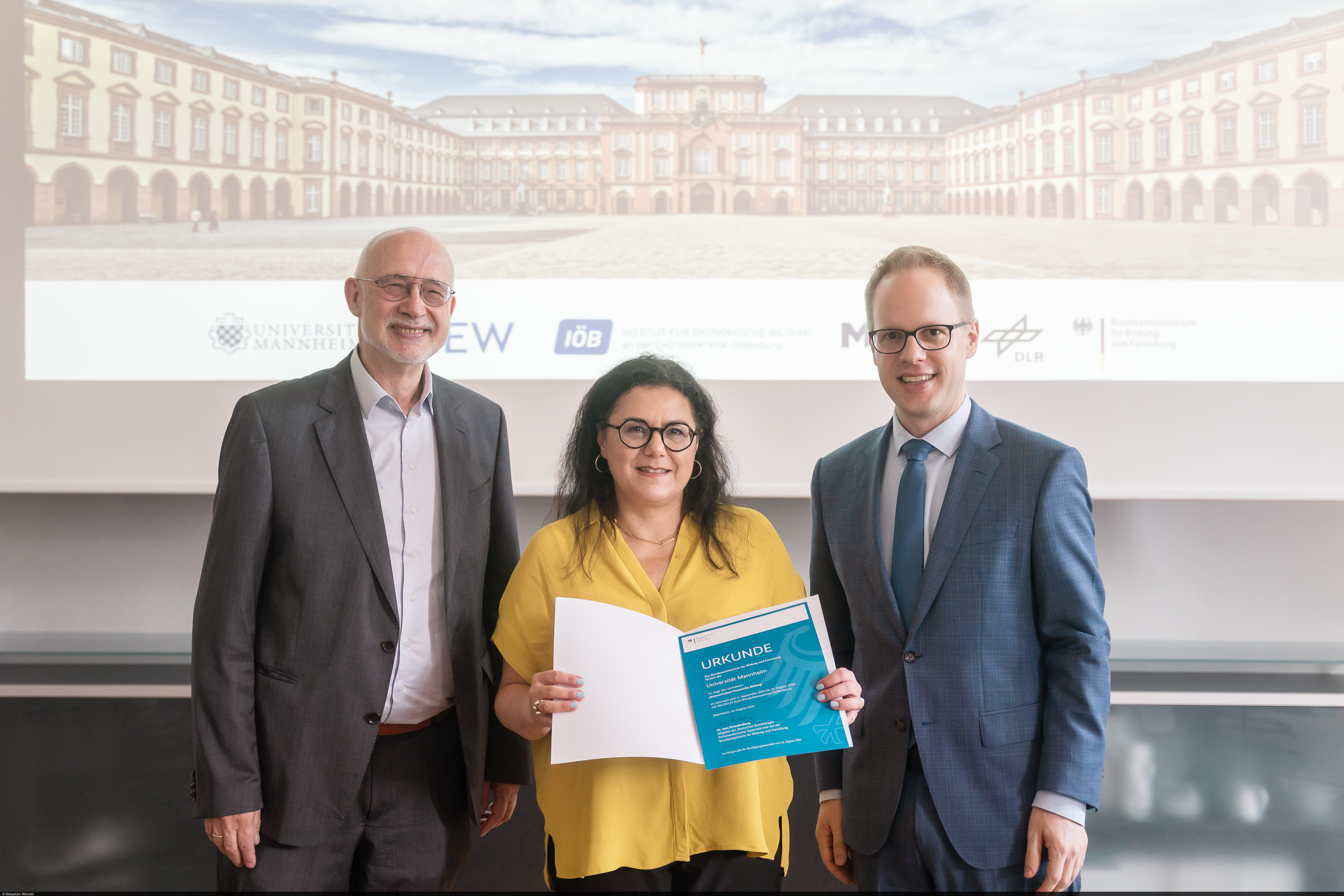 Group picture with Professor Thomas Puhl, Professor Carmela Aprea and Jens Brandenburg