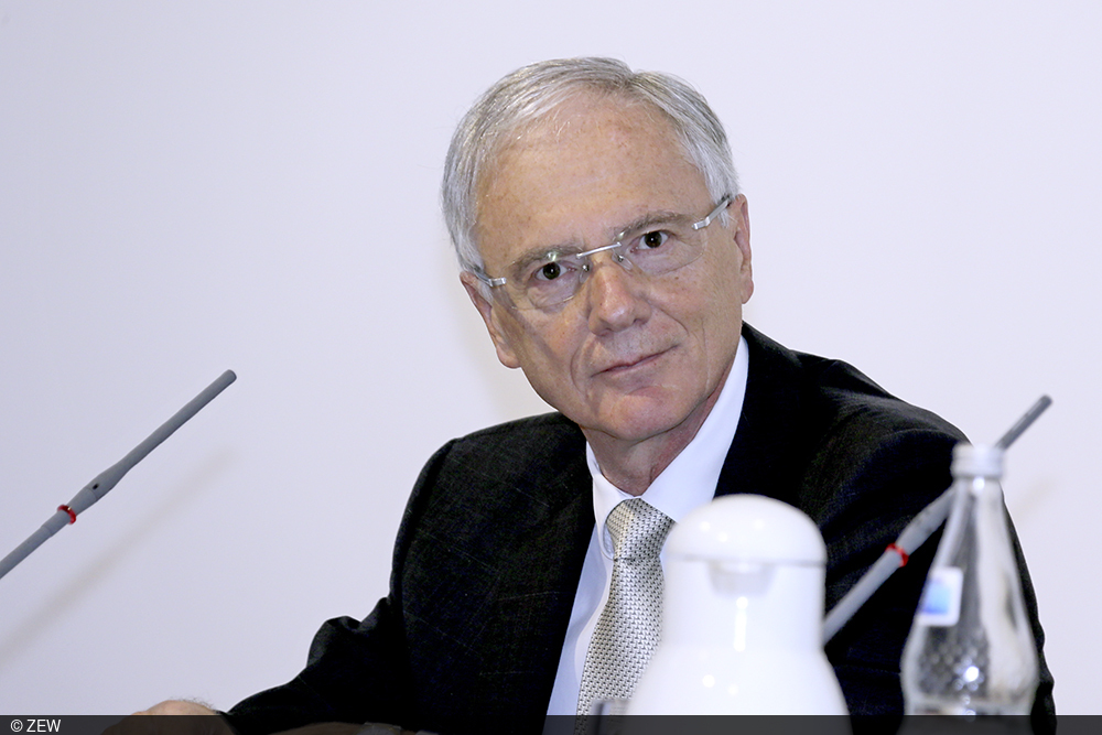 Alexander Selent at the press conference at ZEW