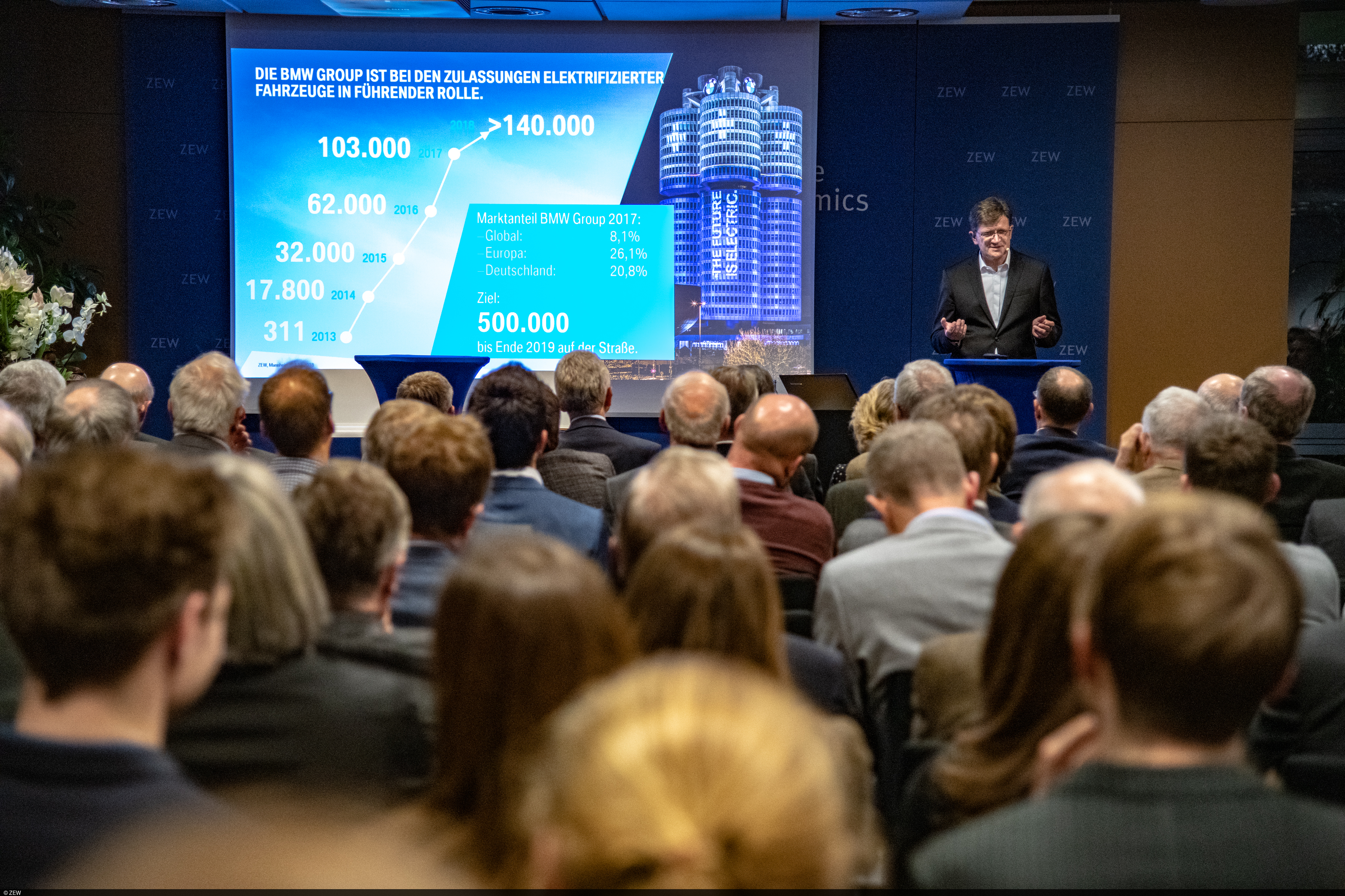 BMW board member Klaus Fröhlich lectures on the future of the automotive industry at ZEW.