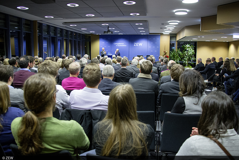 Die Gäste des Vortrags über das Jahresgutachten 2017/18 der Wirtschaftsweisen am ZEW