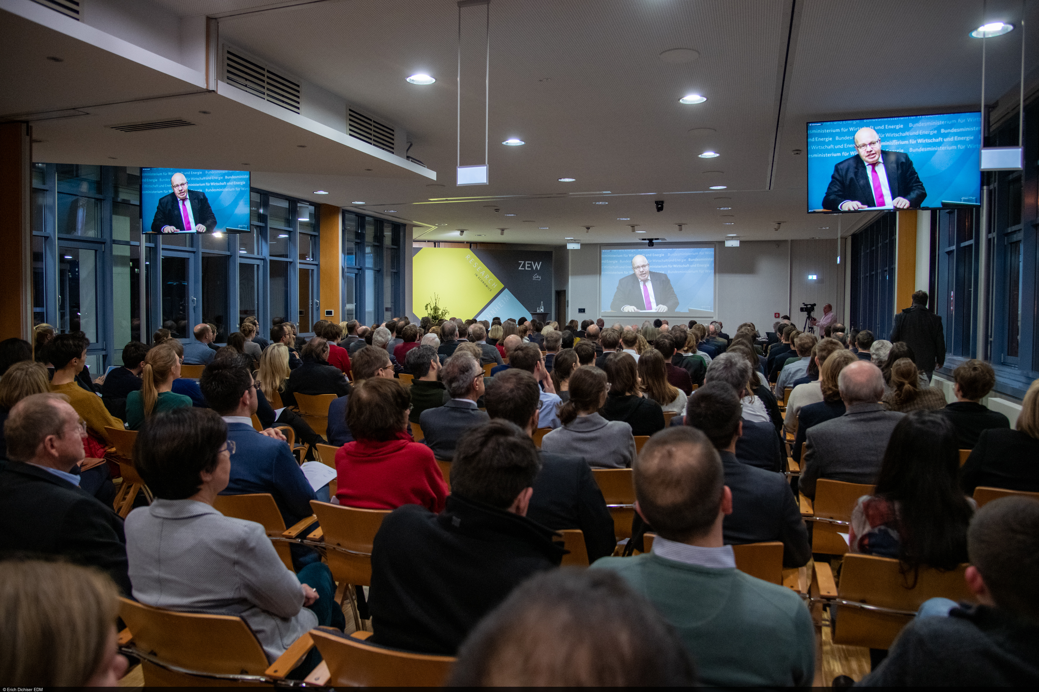 Ingesamt 220 Gäste verfolgten den ZEW Vortrag über Klimapolitk und Energiewende mit Peter Altmaier.