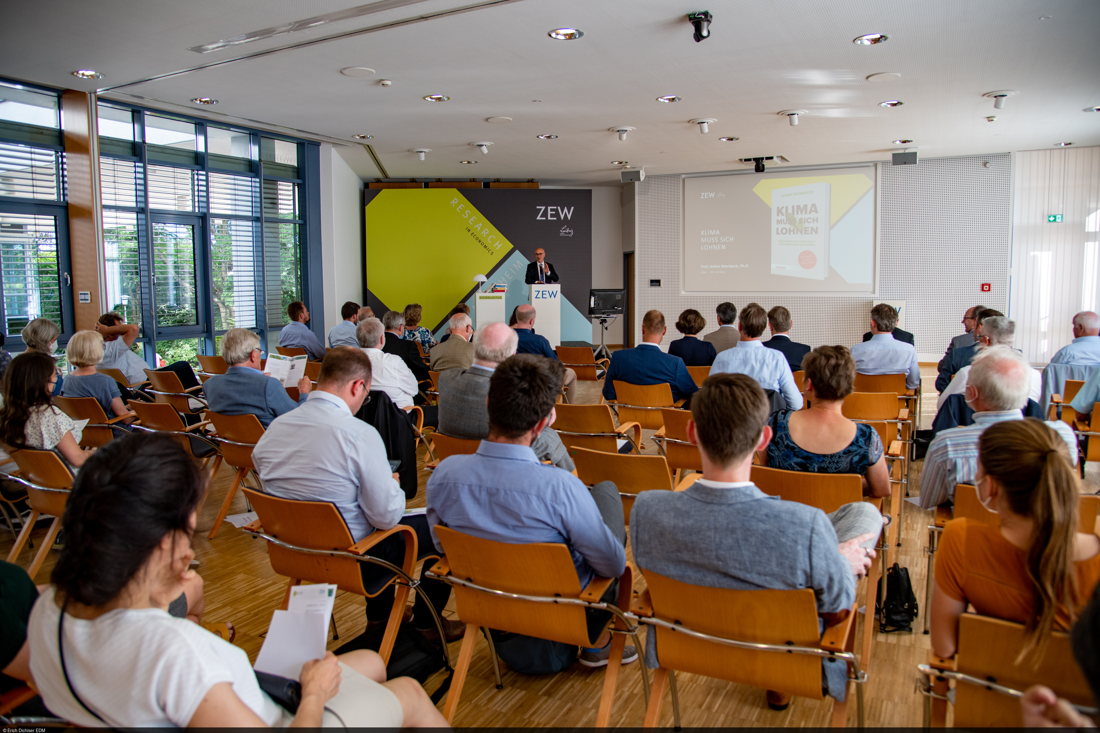 The audience at the #ZEWBooktalk with Achim Wambach