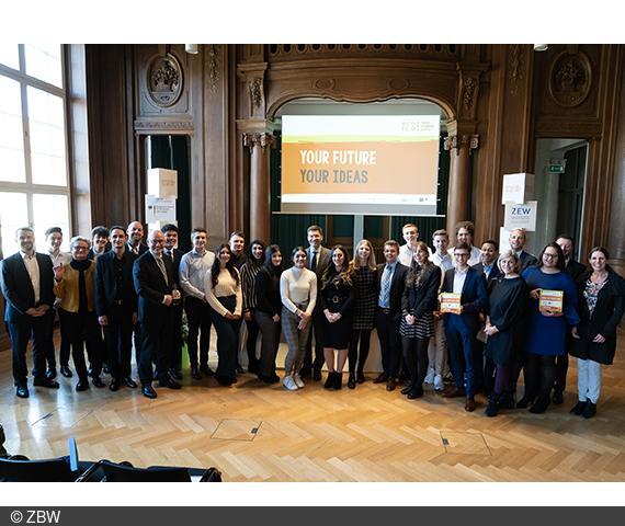 ZEW student team at the ceremonial presentation of the YES Award 2018 at BMWi
