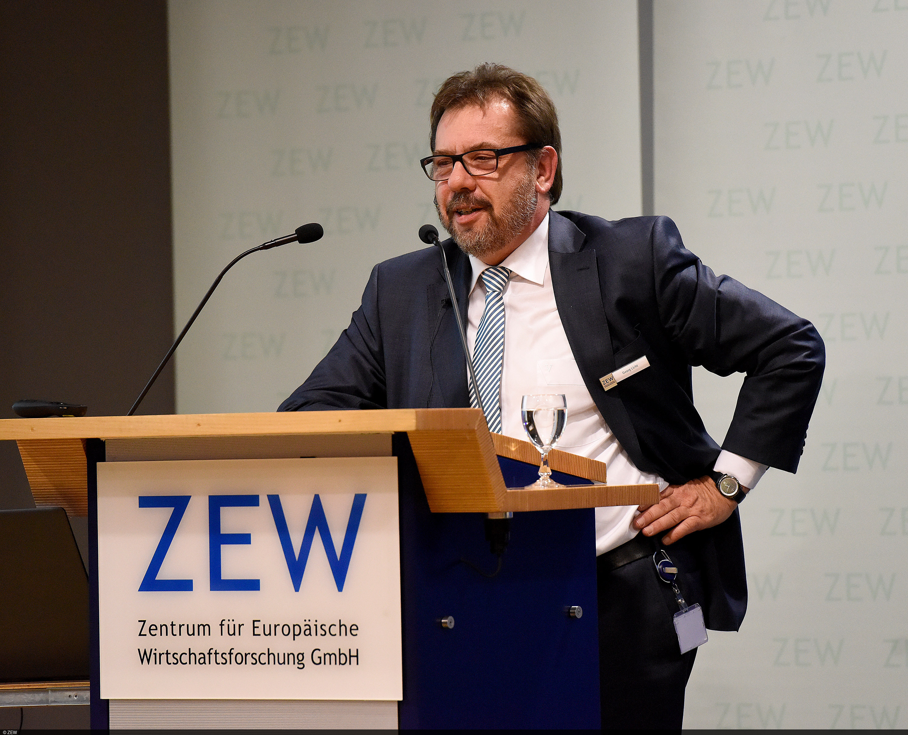 Dr. Georg Licht während seines Vortrags im Rahmen des 25-jährigen Jubiläums des ZEW